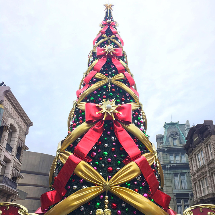 Giant Artificial Christmas tree with bowknot ribbon